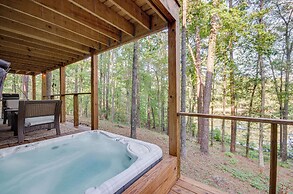 Mississippi Retreat w/ Hot Tub, Deck & Lake Views!