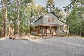 Mississippi Retreat w/ Hot Tub, Deck & Lake Views!