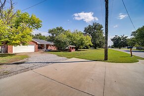 Pet-friendly Bixby Getaway With Deck!