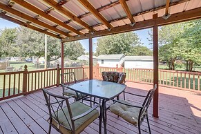Pet-friendly Bixby Getaway With Deck!