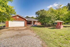 Pet-friendly Bixby Getaway With Deck!