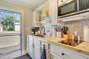 Chincoteague Apartment w/ Deck: Walk to Waterfront