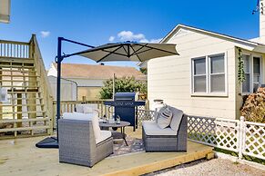 Chincoteague Apartment w/ Deck: Walk to Waterfront