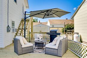 Chincoteague Apartment w/ Deck: Walk to Waterfront