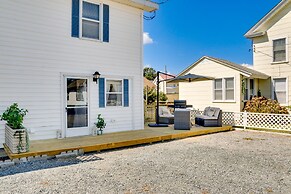 Chincoteague Apartment w/ Deck: Walk to Waterfront