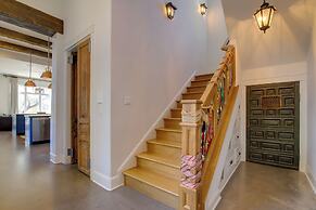 Pool & Covered Patios: Sprawling Austin Estate!