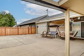 Salem Getaway w/ Hot Tub Near Parks & Boating!