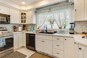 Salem Getaway w/ Hot Tub Near Parks & Boating!