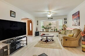 Salem Getaway w/ Hot Tub Near Parks & Boating!