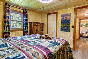 Furnished Deck: Rustic Cabin in Cosby!