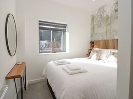 Watch Tree Apartment