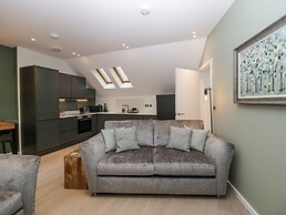 Watch Tree Apartment