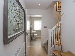 Watch Tree Apartment