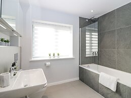 Watch Tree Apartment