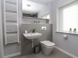 Watch Tree Apartment