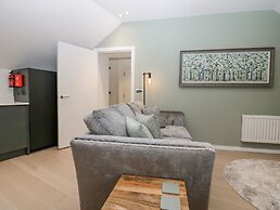 Watch Tree Apartment