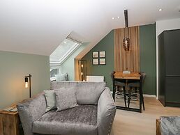 Watch Tree Apartment