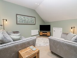 Watch Tree Apartment