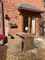 Charming 2-bed Cottage, Beautiful Views, Knutsford