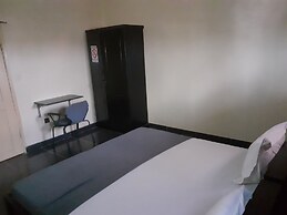 Royal Blue Guest House & Bar