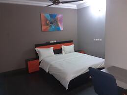 Royal Blue Guest House & Bar