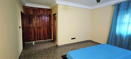 Royal Blue Guest House & Bar