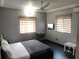 Royal Blue Guest House & Bar