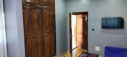 Royal Blue Guest House & Bar