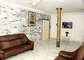 Royal Blue Guest House & Bar