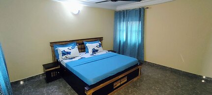 Royal Blue Guest House & Bar