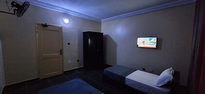 Royal Blue Guest House & Bar