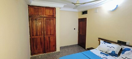 Royal Blue Guest House & Bar