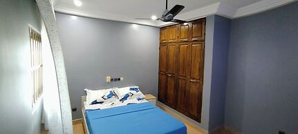 Royal Blue Guest House & Bar