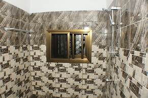 Royal Blue Guest House & Bar