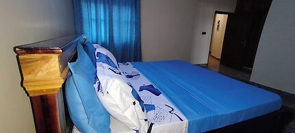 Royal Blue Guest House & Bar
