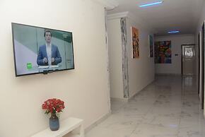 Royal Blue Guest House & Bar