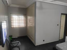 Royal Blue Guest House & Bar