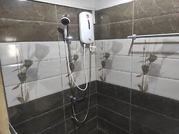 Royal Blue Guest House & Bar