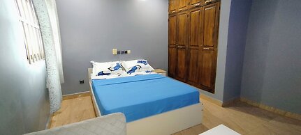 Royal Blue Guest House & Bar