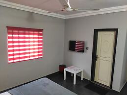 Royal Blue Guest House & Bar