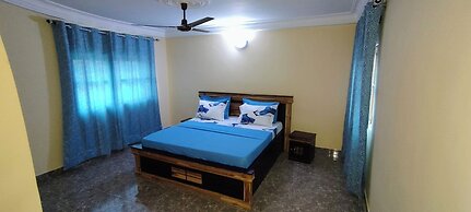 Royal Blue Guest House & Bar