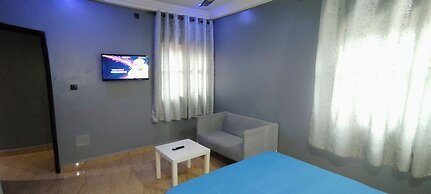Royal Blue Guest House & Bar