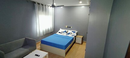 Royal Blue Guest House & Bar