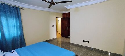 Royal Blue Guest House & Bar