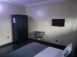 Royal Blue Guest House & Bar