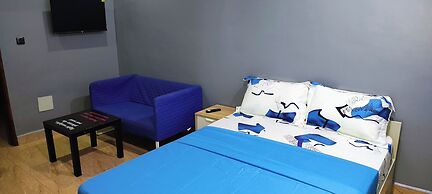 Royal Blue Guest House & Bar