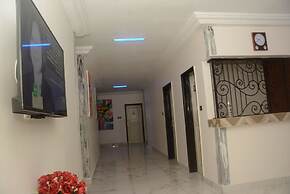 Royal Blue Guest House & Bar