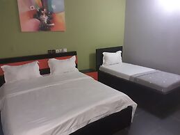 Royal Blue Guest House & Bar