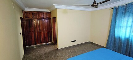 Royal Blue Guest House & Bar