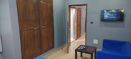Royal Blue Guest House & Bar